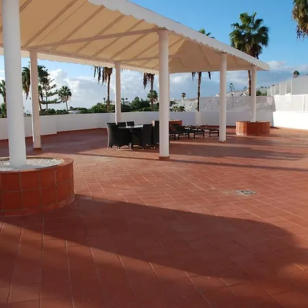 100 Island Village Julia アデヘ