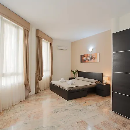 100 Island Village Julia *